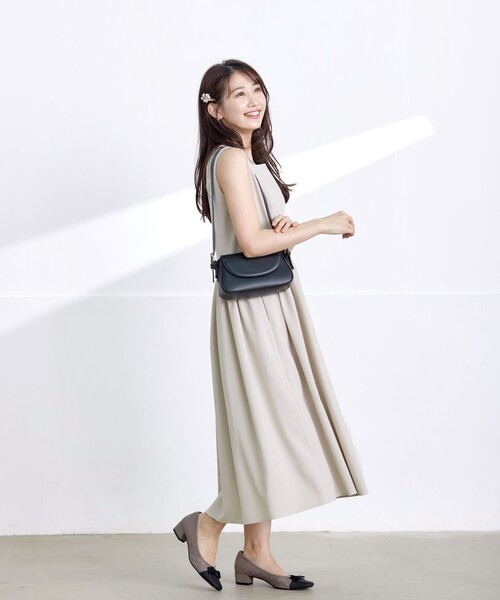 【関税込み】KHAITE ブラック The Suzanne ミディアムワンピース KHAITEのブラック The Suzanne ミディアムワンピースがセール中