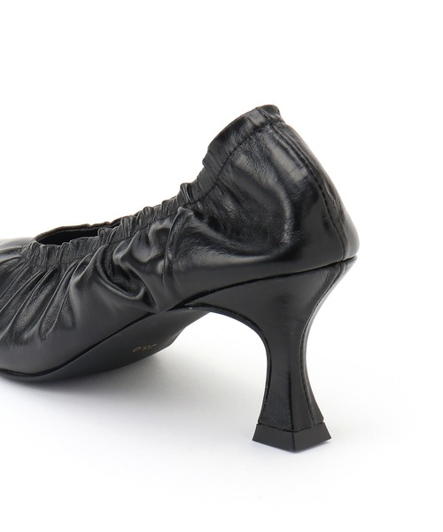 ADAM ET ROPE'（アダムエロペ） パンプス M.O.L レザーギャザー