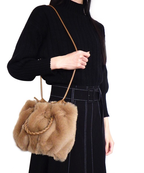 AVALON ショルダーバッグ バッグ 三つ編みハンドルエコファーバッグ