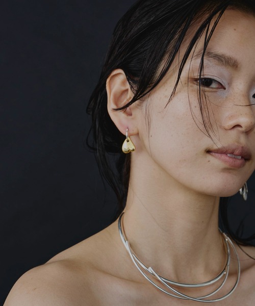 ゴージャス【RL】ミディアム シン フープ イヤリング イヤリング 「金属アレルギー対応」Heart Asymmetry Earing