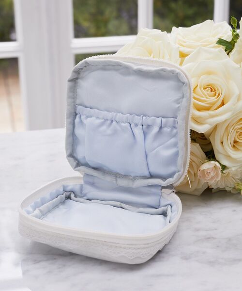 Maison de FLEUR（メゾンドフルール） ポーチ レースフリルポーチ