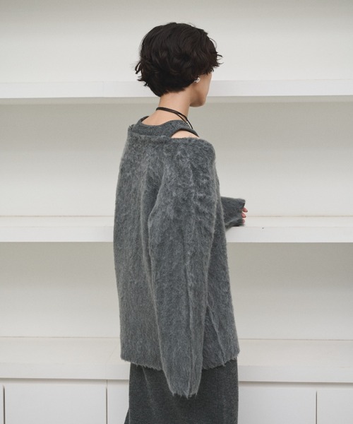 AIC. ニット セーター カットアウトブラッシュドニットトップス