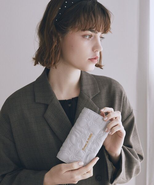 リボンレターロングウォレット メゾンドフルール Maison de FLEUR（メゾンドフルール）の「メッセージレターロング