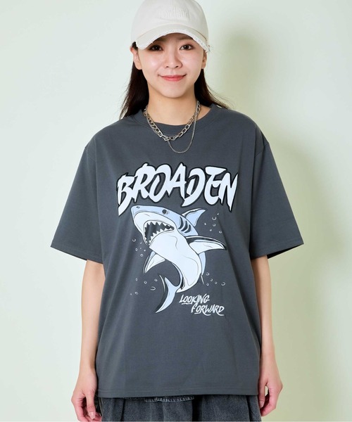 xoxome ロゴプリント オーバーサイズTシャツ tシャツ サメハリツケロゴTシャツ/プリントオーバーサイズ半袖T