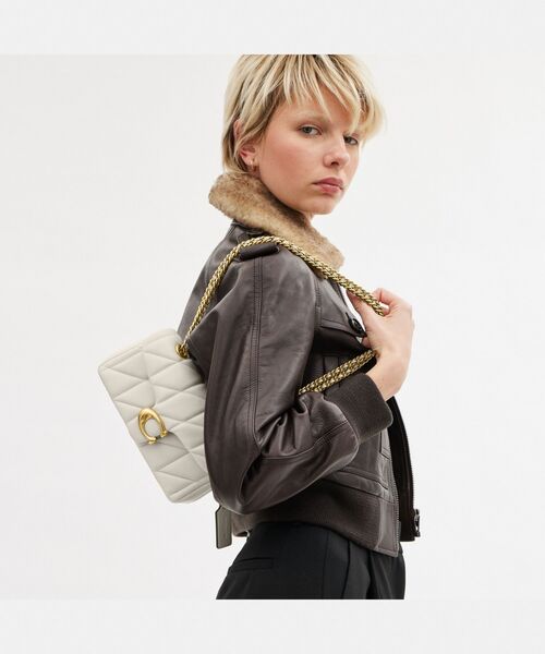 COACH ショルダーバッグ ベージュ キルティング20cm COACH（コーチ） ショルダーバッグ バッグ タビー ショルダー バッグ