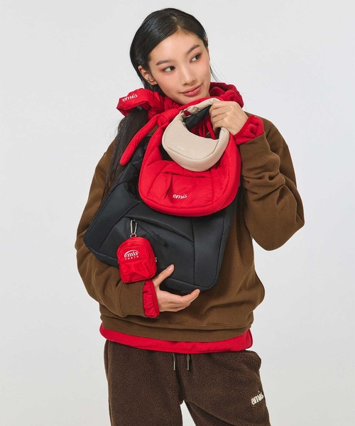 emis ショルダーバッグ バッグ PADDED ZIP POCKET SHOULDER BAG