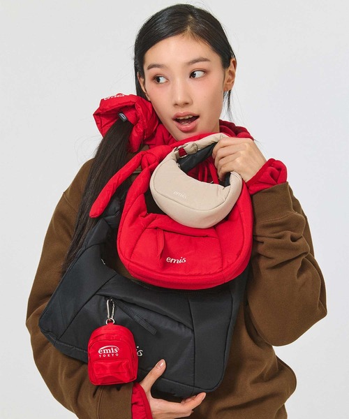 emis ショルダーバッグ バッグ PADDED ZIP POCKET SHOULDER BAG