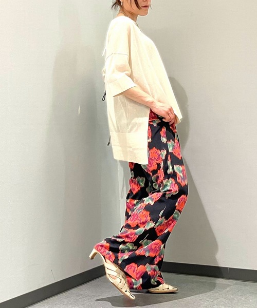 Q パンツ フラワープリントストレートパンツ レディース