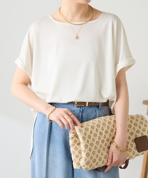tシャツ オフィスに使えるキレイ目T/すっきり見えスクエアネックストレッチサテンTシャツ レディースの画像