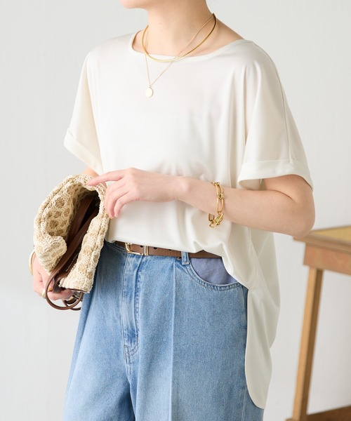 tシャツ オフィスに使えるキレイ目T/すっきり見えスクエアネックストレッチサテンTシャツ レディースの画像