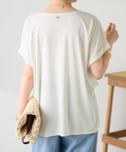 tシャツ オフィスに使えるキレイ目T/すっきり見えスクエアネックストレッチサテンTシャツ レディースの画像