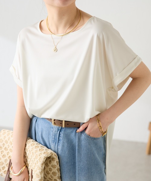 tシャツ オフィスに使えるキレイ目T/すっきり見えスクエアネックストレッチサテンTシャツ レディースの画像