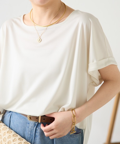 tシャツ オフィスに使えるキレイ目T/すっきり見えスクエアネックストレッチサテンTシャツ レディースの画像