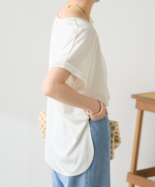 tシャツ オフィスに使えるキレイ目T/すっきり見えスクエアネックストレッチサテンTシャツ レディースの画像