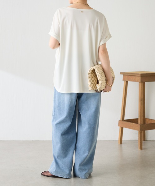 tシャツ オフィスに使えるキレイ目T/すっきり見えスクエアネックストレッチサテンTシャツ レディースの画像