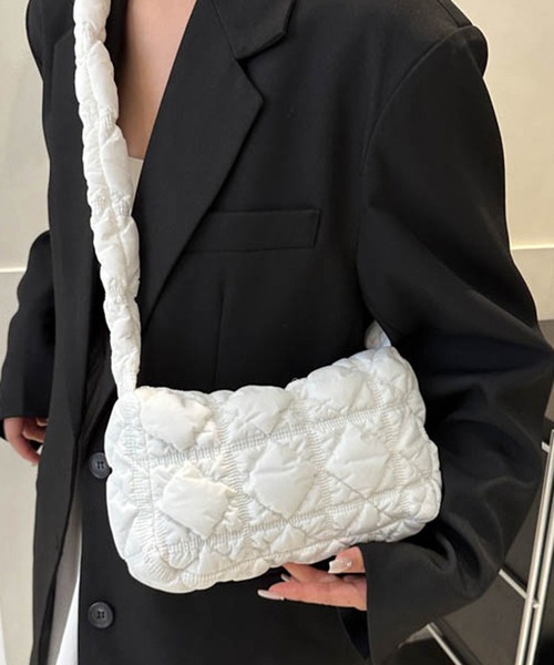 韓国デザイン キルティング チャーム付くしゅくしゅバッグ BAG 韓国デザイン キルティング パール ハンドバッグ ショルダー
