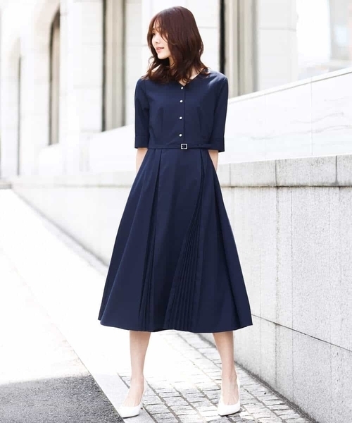 YOKANG 黒と青の花柄刺繍ノースリーブワンピース YOKANG 黒と青の花柄刺繍ノースリーブワンピース