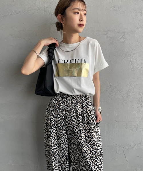 tシャツ 「MAISON DE L'ALLURE/メゾンドゥラリュール」 光沢ラバーロゴプリントTシャツ レディース MAISON DE L'ALLURE（メゾンドゥラリュール）の「[MAISON DE L