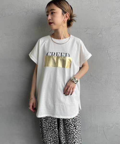 tシャツ 「MAISON DE L'ALLURE/メゾンドゥラリュール」 光沢ラバーロゴプリントTシャツ レディース MAISON DE L'ALLURE（メゾンドゥラリュール）の「[MAISON DE L