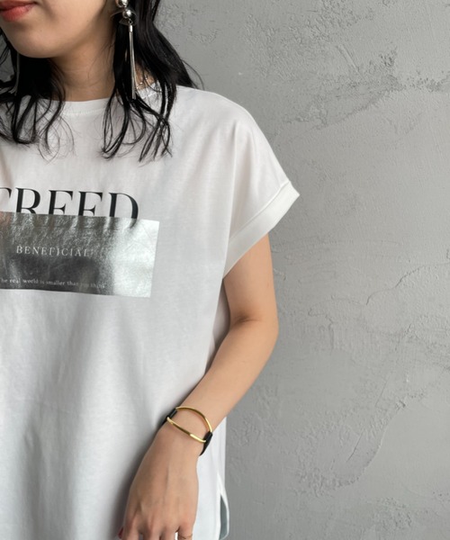 tシャツ 「MAISON DE L'ALLURE/メゾンドゥラリュール」 光沢ラバーロゴプリントTシャツ レディース MAISON DE L'ALLURE（メゾンドゥラリュール）の「[MAISON DE L