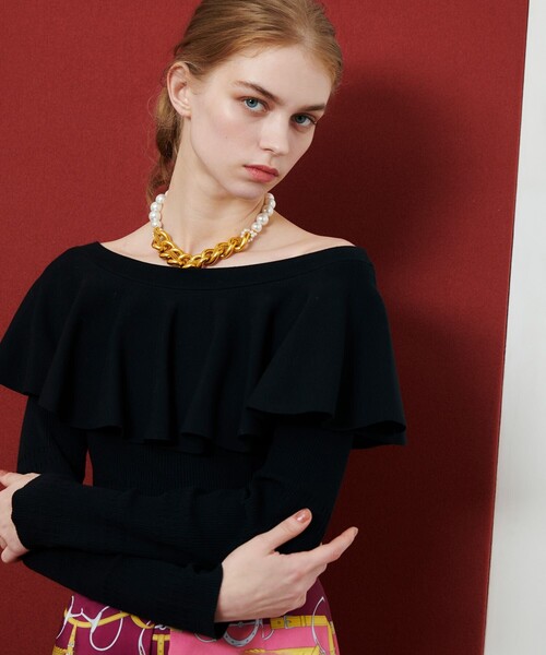 ニット セーター 「LOULOU WILLOUGHBY」ラッフルオフショルプルオーバー レディース