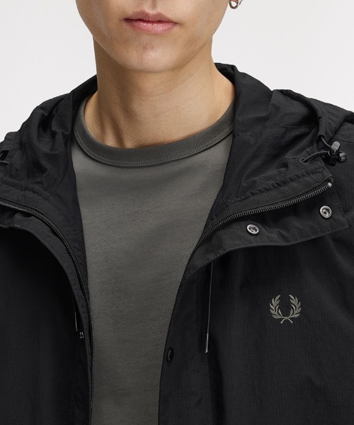 FRED PERRY（フレッドペリー） マウンテンパーカー ウインドブレーカー