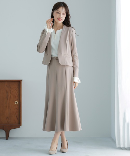【手洗い可】【美品】ベイジ BEIGE★ノーカラー スカートスーツ Vネック Emilyan（エミリアン） セレモニースーツ スーツ 洗えて動けるワーママ
