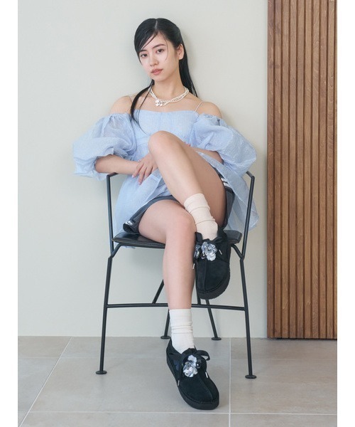 LILY BROWN meets CLARKS ORIGINALS 厚底モカシン リリー ブラウン×クラークス、煌めくビジューボタン＆サテン