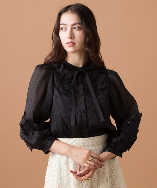 Audie a Muses ブラウス シャツ フラワーモチーフ付きシアー