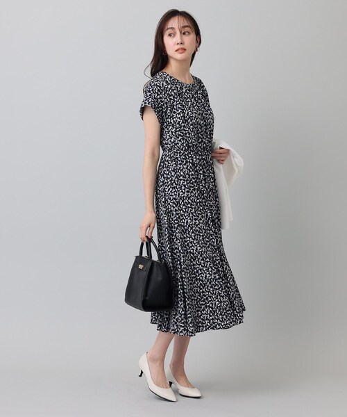コロン 試着 UNTITLED 半袖 幾何学柄　美シルエットワンピース UNTITLED ワンピース 「半袖ワンピ／ミモレ丈」幾何学柄 美