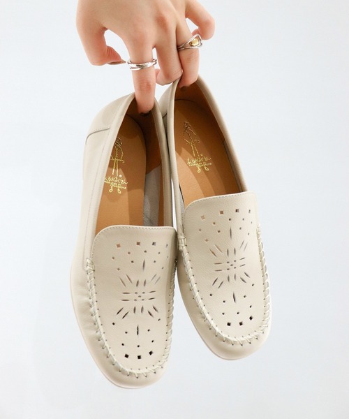 新品未使用【あしながおじさん】24.5㎝　ホワイト・ベージュ レザー製ローファー byあしながおじさん by あしながおじさん ビットローファー 8510083