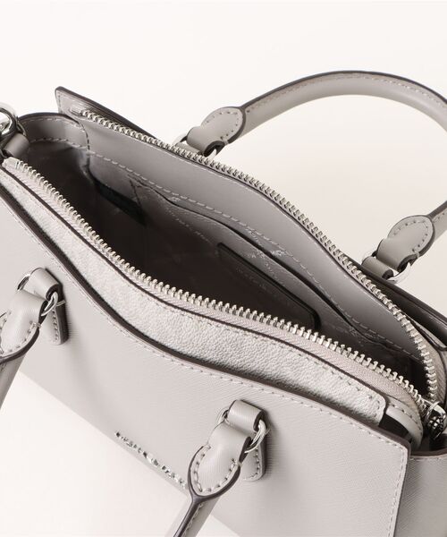新品未使用MICHAEL KORS グレー ショルダーバッグ/3日間限り新価格 MICHAEL KORS（マイケルコース） ショルダーバッグ FREE グレー