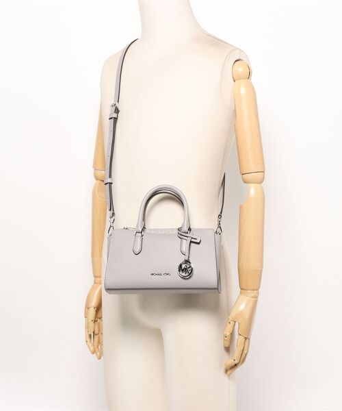 新品未使用MICHAEL KORS グレー ショルダーバッグ/3日間限り新価格 MICHAEL KORS（マイケルコース） ショルダーバッグ FREE グレー