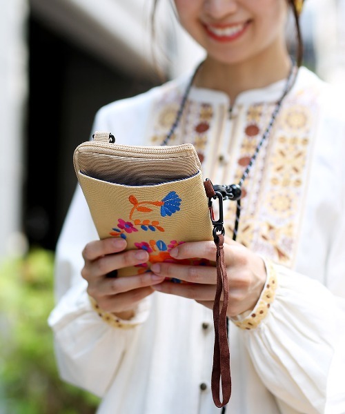 チチカカ ショルダーバッグ バッグ ネイティブ刺繍スマホ