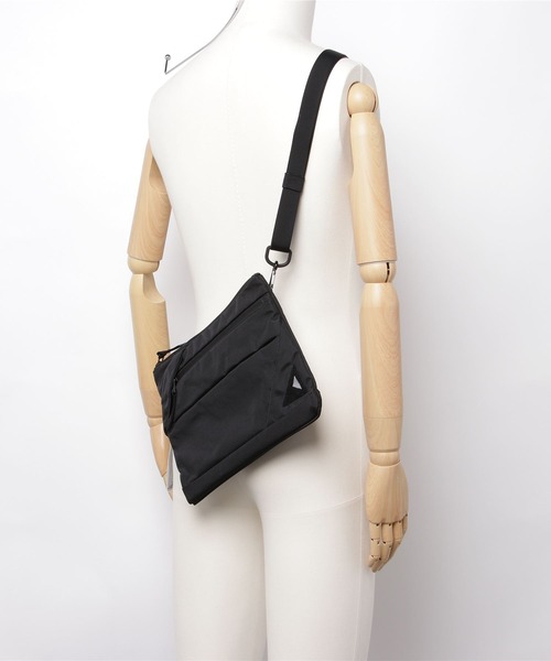 nunc ブラック レザー ショルダーバッグ NUNC 最大51%☆9/4限定 ヌンク ショルダーバッグ nunc バッグ 斜