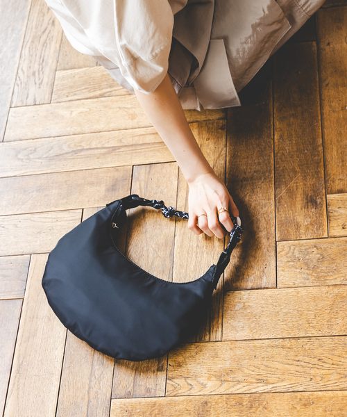LE VERNIS ルベルニ　ナイロンショルダーバッグ LE VERNIS(ル・ベルニ) Stomach bag M（ショルダーバッグ）｜LE