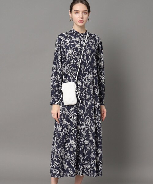 「DRESSTERIOR」 長袖ワンピース 38 ベージュ レディースの画像