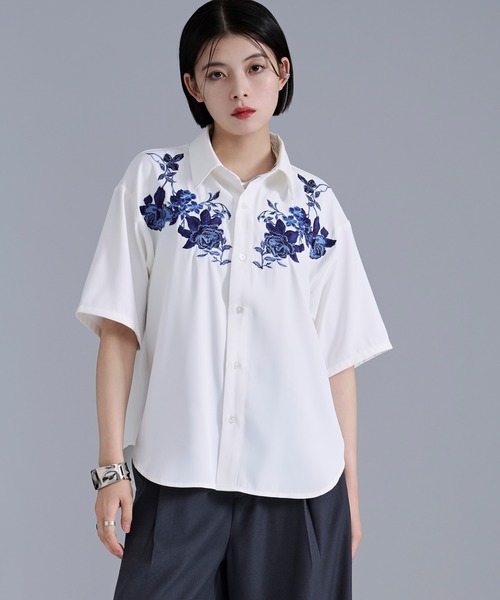 Ellno Loset（エルノロゼット） シャツ 半袖 フラワー刺繍トロミ