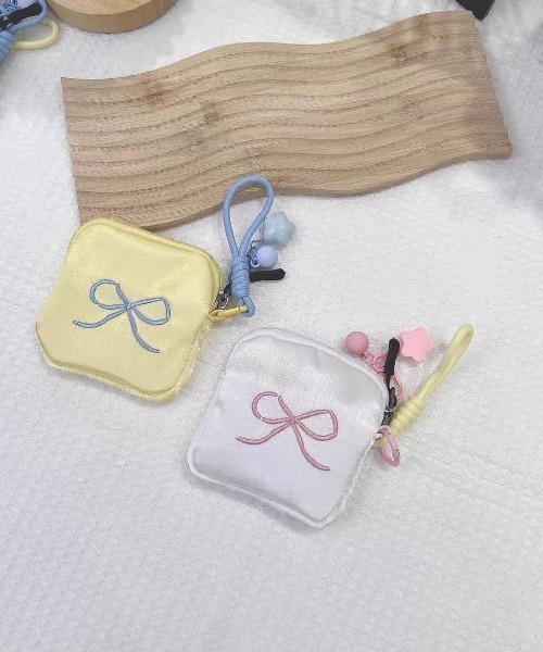 ポーチ チャーム付き刺繍リボンミニポーチ レディース : ZOZOTOWN