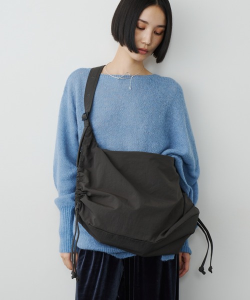 LE VERNIS ショルダーバッグ Le Vernis（ル・ベルニ） ショルダーバッグ バッグ Stomach bag M