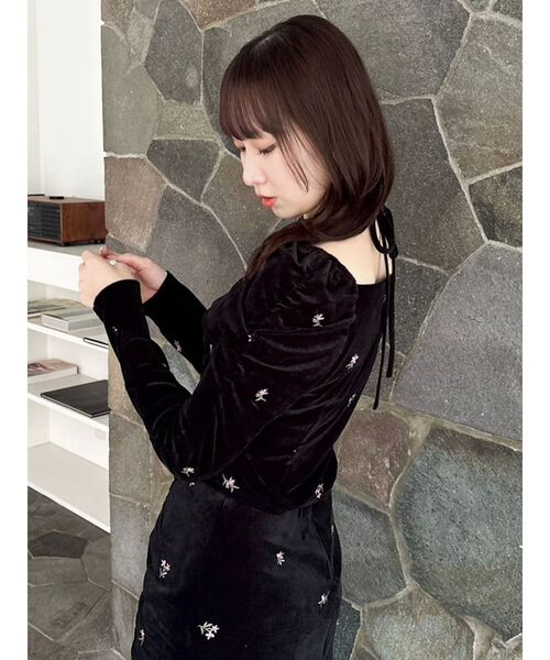 dazzlin（ダズリン） tシャツ フラワーシシュウベロアトップス