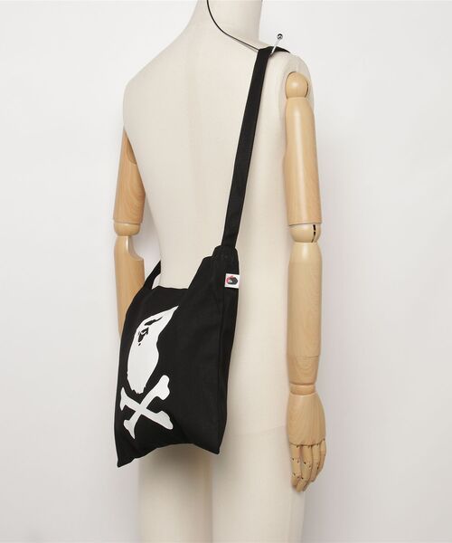 A BATHING APE（アベイシングエイプ） ショルダーバッグ APE CROSSBONE