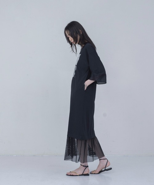 Eimee Law　エイミーロウ　アラベスク プリント フロントZIPワンピース Eimee Law（エイミーロウ） ワンピース 半袖 箔プリント タック