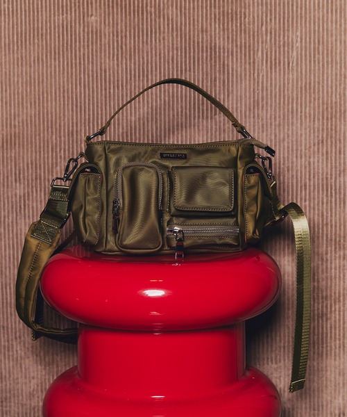 anna sui nyc ショルダーバッグ バッグ 「新素材」マルチポケットチビ