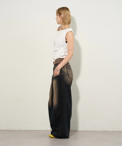 ベルト付WHO'S WHO galleryスラッシュポケットブラストワイドデニム WHO'S WHO gallery（フーズフーギャラリー）の「《UNISEX