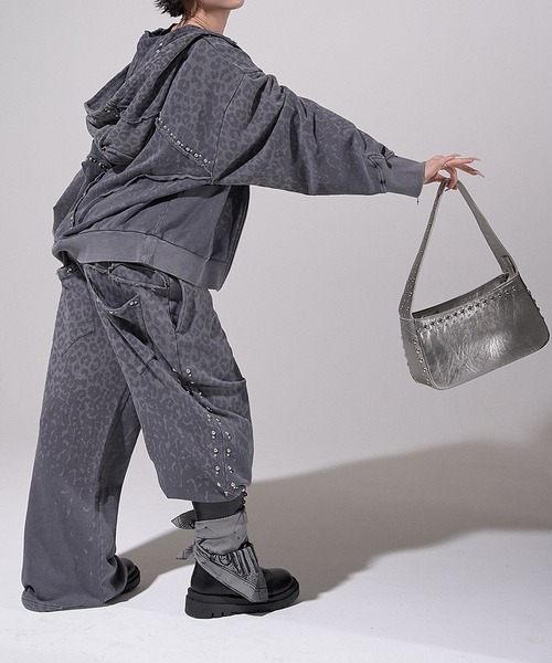 ショルダーバッグ Over Stud Leather Shoulder Bag/オーバースタッズ