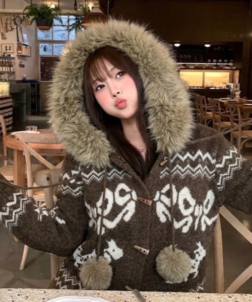 AVYL ダッフルコート コート ファーフードポンポン付きノルディック柄