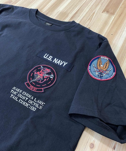 AVIREX SQ DUST DEVILS PATCH 半袖Tシャツ AVIREX tシャツ Tシャツ SQ， DUST DEVILS PATCH 半袖Tシャツ