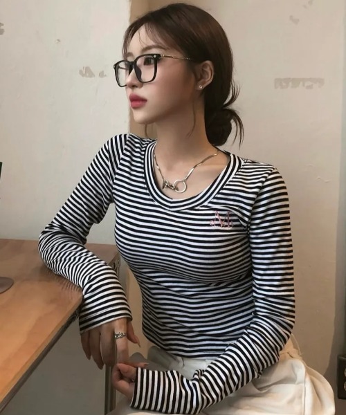 MUCENT（ムセント） tシャツ MUCENTブランド直輸入正規品/Vネック