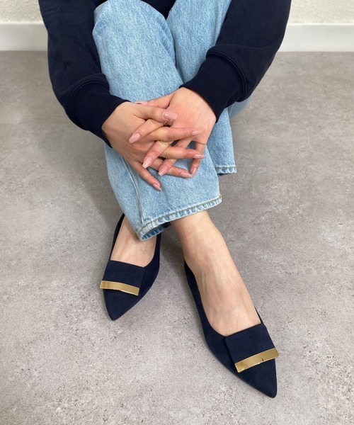 MAMIAN パンプス ポインテッドトゥ プレートバックル付き
